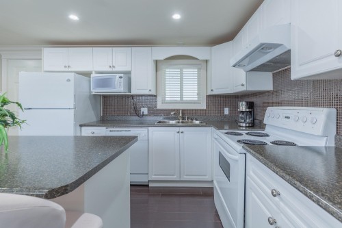 16-8266 King George Boulevard, Surrey, BC 