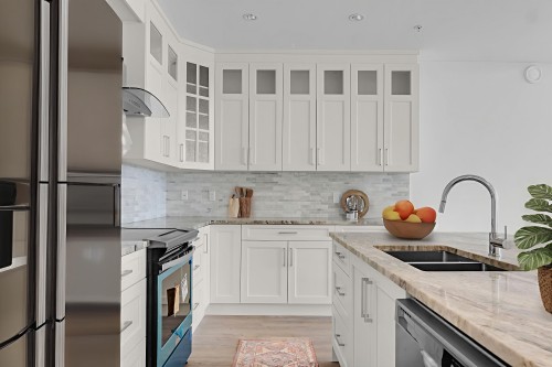 501-9983 Barnston Drive E, Surrey, BC 