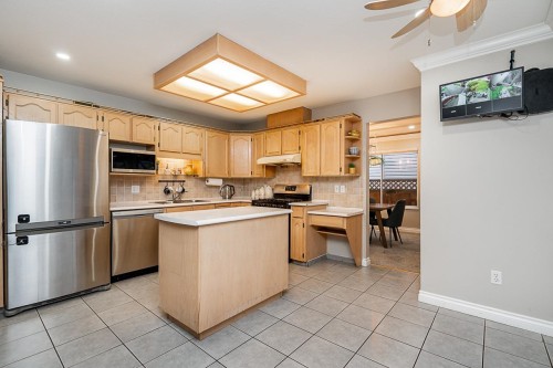 8045 164A Street, Surrey, BC 