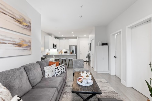 302-5486 199A Street, Langley, BC 