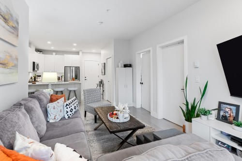 302-5486 199A Street, Langley, BC 