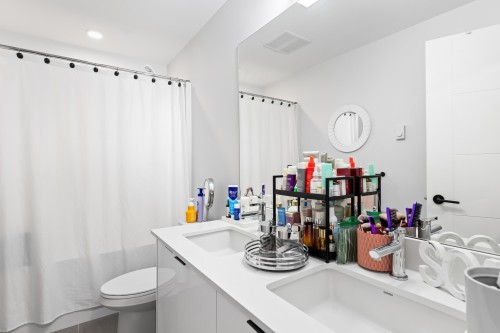 302-5486 199A Street, Langley, BC 