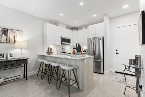 302-5486 199A Street, Langley, BC 