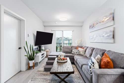 302-5486 199A Street, Langley, BC 