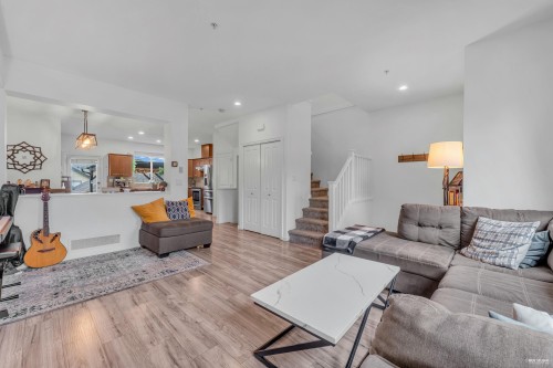 6956 208 Street, Langley, BC 