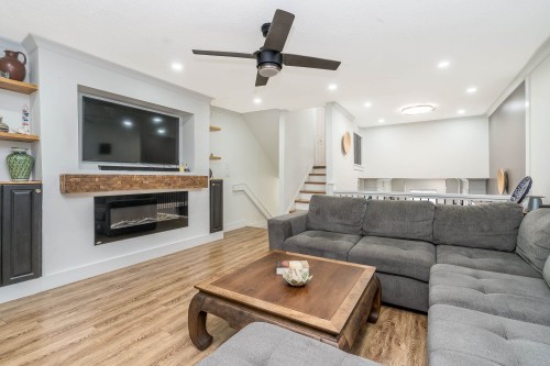 17-33293 Bourquin Crescent E, Abbotsford, BC 