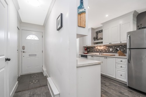 17-33293 Bourquin Crescent E, Abbotsford, BC 