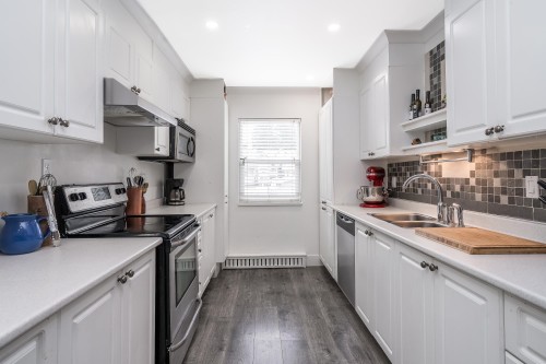 17-33293 Bourquin Crescent E, Abbotsford, BC 