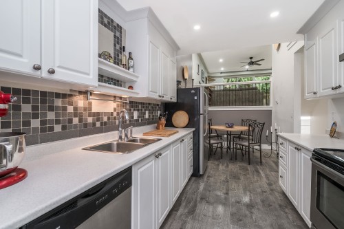 17-33293 Bourquin Crescent E, Abbotsford, BC 