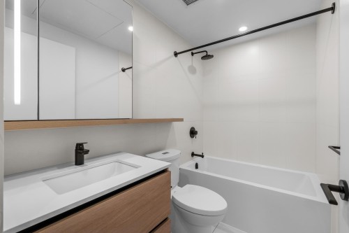 403-10448 University Drive, Surrey, BC 