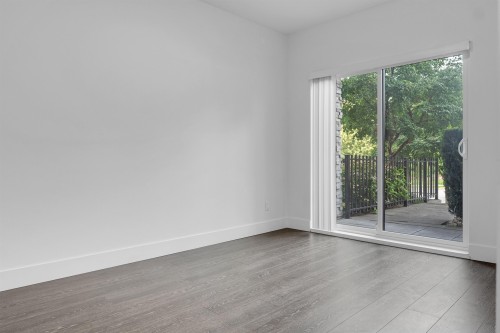 103-9983 Barnston Drive E, Surrey, BC 