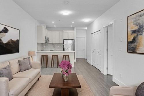 103-9983 Barnston Drive E, Surrey, BC 