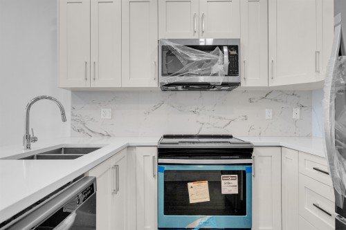 103-9983 Barnston Drive E, Surrey, BC 