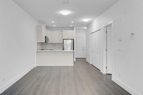 103-9983 Barnston Drive E, Surrey, BC 