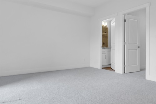 204-9983 Barnston Drive E, Surrey, BC 