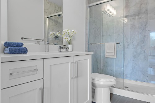 204-9983 Barnston Drive E, Surrey, BC 