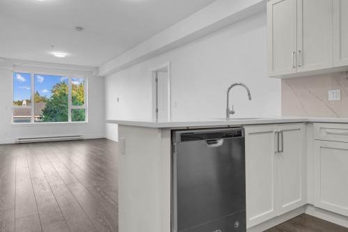 204-9983 Barnston Drive E, Surrey, BC 