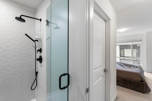 79-16433 19 Avenue, Surrey, BC 