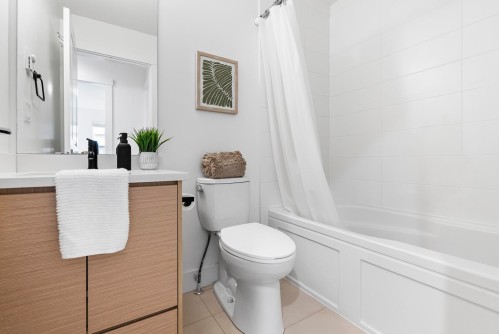 79-16433 19 Avenue, Surrey, BC 