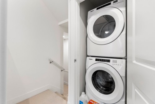 79-16433 19 Avenue, Surrey, BC 