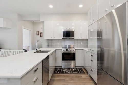 124-10838 Whalley Boulevard, Surrey, BC 