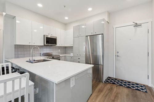 124-10838 Whalley Boulevard, Surrey, BC 