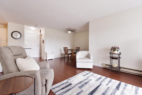 215-5379 205 Street, Langley, BC 