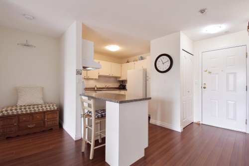 215-5379 205 Street, Langley, BC 