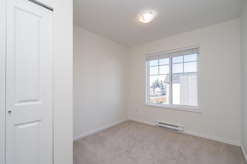 82-16678 25 Avenue, Surrey, BC 