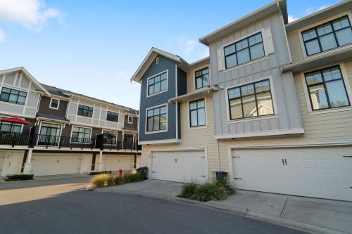 17-20327 72B Avenue, Langley, BC 