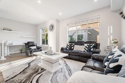 17-20327 72B Avenue, Langley, BC 