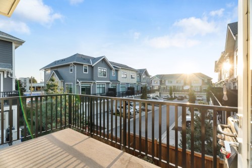 17-20327 72B Avenue, Langley, BC 