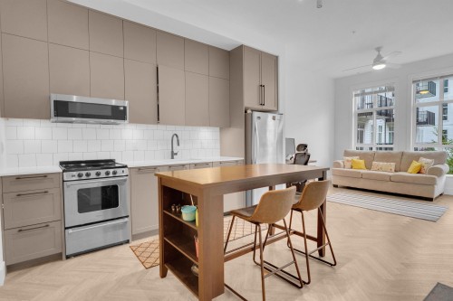 202-13929 105 Boulevard, Surrey, BC 