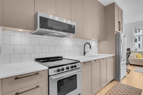 202-13929 105 Boulevard, Surrey, BC 