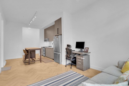 202-13929 105 Boulevard, Surrey, BC 