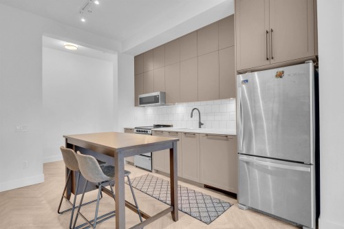 202-13929 105 Boulevard, Surrey, BC 