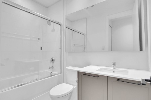 202-13929 105 Boulevard, Surrey, BC 