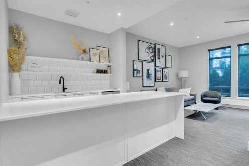 202-13929 105 Boulevard, Surrey, BC 