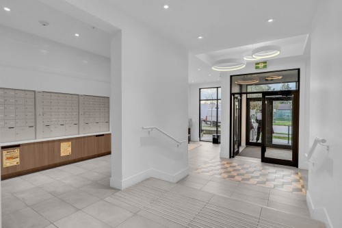 202-13929 105 Boulevard, Surrey, BC 