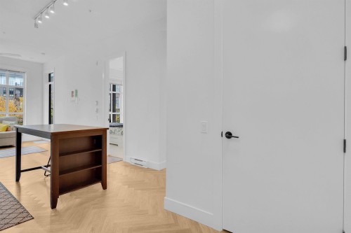 202-13929 105 Boulevard, Surrey, BC 