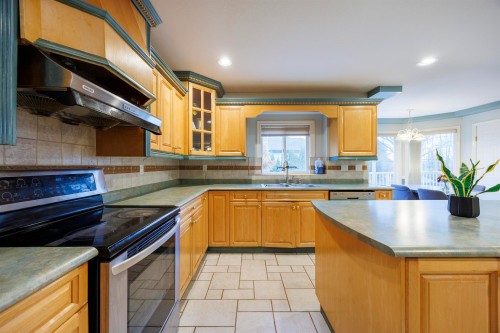 15210 82 Avenue, Surrey, BC 