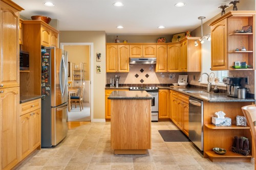 8470 166A Street, Surrey, BC 