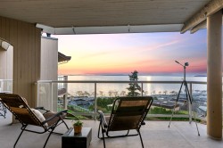 402-15025 Victoria Avenue  White Rock, BC V4B 1G2