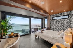 14555 Marine Drive  White Rock, BC V4B 1B5