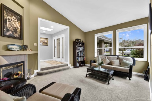 8518 165A Street, Surrey, BC 