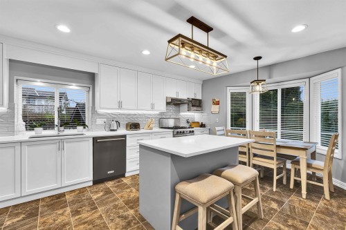 8518 165A Street, Surrey, BC 