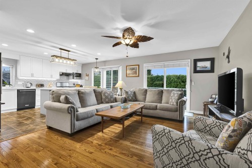 8518 165A Street, Surrey, BC 