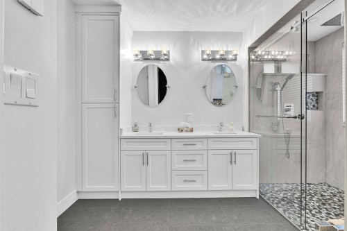 8518 165A Street, Surrey, BC 