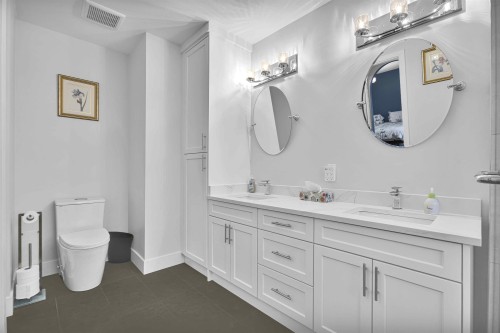 8518 165A Street, Surrey, BC 