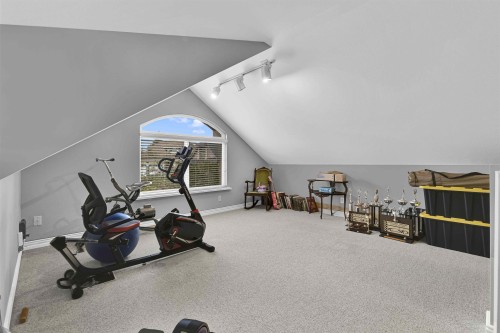 8518 165A Street, Surrey, BC 